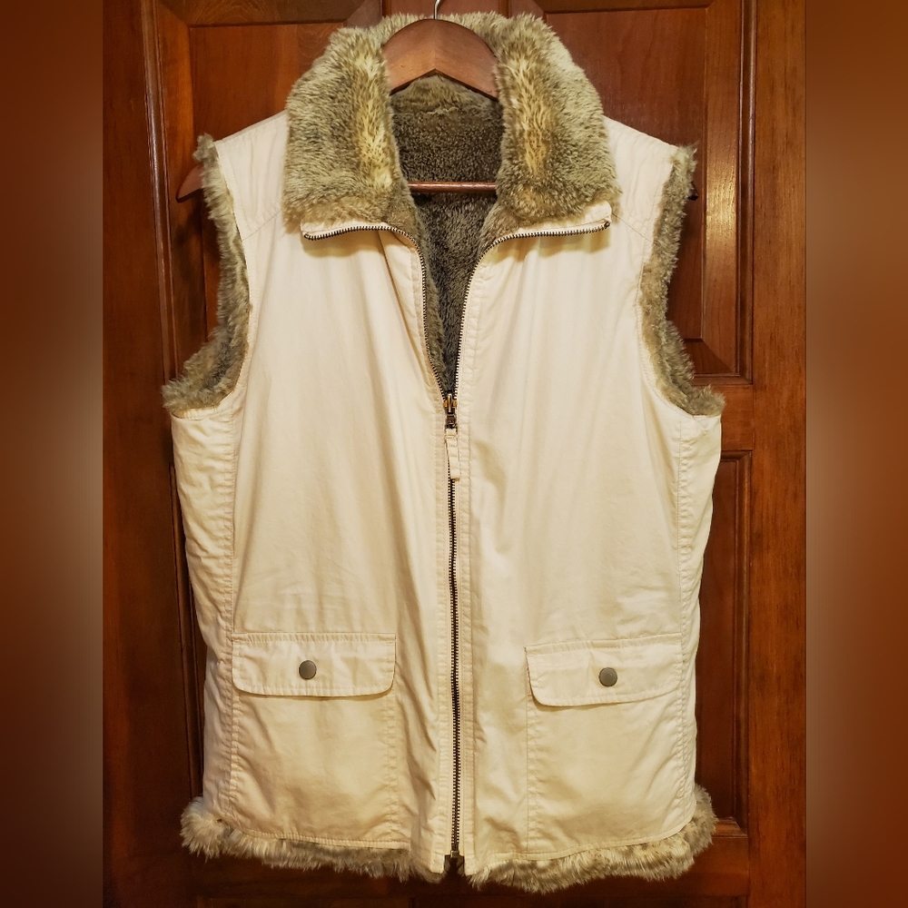 Fully Reversible Faux Fur Vest Old Navy Large